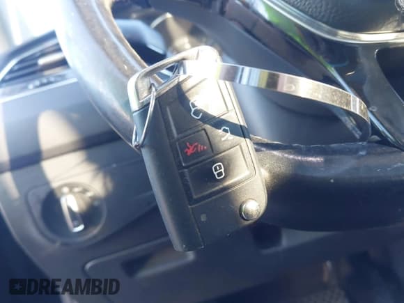 ✅ 2018 Volkswagen Tiguan SEL • VIN: 3VV3B7AX0JM187705 • Lot: 43674121. Wystawiony na IAAI z przebiegiem 106 109 mil. Bezpłatny archiwum sprzedaży aukcyjnych z USA i szczegółowy raport historii pojazdu na DreamBid. Zdjęcie 11.