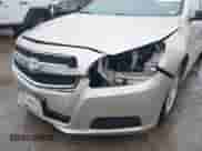 2013 Chevrolet Malibu LS z VIN 1G11A5SA9DF313449, wystawiony jako IAAI lot #42320851 z przebiegiem 123 722 mil mil oraz . Historia ofert i sprzedaży dostępna na DreamBid. Obrazek 6.