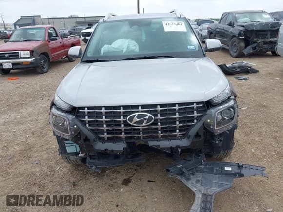 ✅ 2024 Hyundai Venue SEL • VIN: KMHRC8A3XRU311992 • Lot: 41922401. Listed on IAAI with 12,904 mi. Free auction sales archive from the USA and detailed vehicle history report at DreamBid. Image 13.