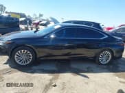 ✅ 2022 Lexus ES 300h Luxury • VIN: 58AEA1C12NU020364 • Lot: 43561724. Wystawiony na IAAI z przebiegiem 157 245 mil. Bezpłatny archiwum sprzedaży aukcyjnych z USA i szczegółowy raport historii pojazdu na DreamBid. Zdjęcie 15.