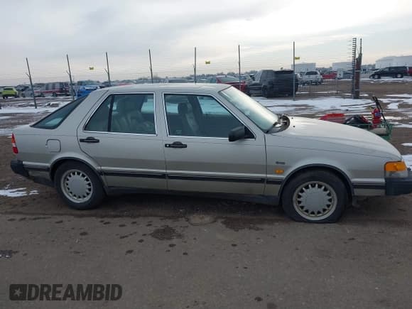 ✅ 1992 Saab 9000 • VIN: YS3CK58B3N1001759 • Lot: 41577492. Wystawiony na IAAI z przebiegiem 137 417 mil. Bezpłatny archiwum sprzedaży aukcyjnych z USA i szczegółowy raport historii pojazdu na DreamBid. Zdjęcie 13.