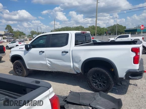 ✅ 2025 Chevrolet Silverado 1500 ZR2 • VIN: 3GCUKHEL0SG213168 • Лот: 42156338. Опубликован ранее на IAAI с пробегом 4 673 миль. Бесплатный доступ к архиву аукционных продаж из США и подробный отчёт об истории автомобиля на DreamBid. Изображение 14.