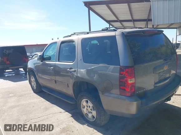 ✅ 2013 Chevrolet Tahoe LT • VIN: 1GNSCBE03DR337582 • Lot: 43650392. Wystawiony na IAAI z przebiegiem Nie podano. Bezpłatny archiwum sprzedaży aukcyjnych z USA i szczegółowy raport historii pojazdu na DreamBid. Zdjęcie 13.