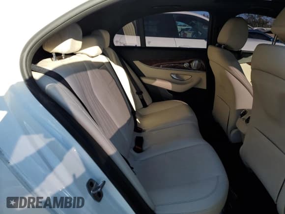 ✅ 2018 Mercedes-Benz E 300 • VIN: WDDZF4KB3JA467832 • Lot: 87123135. Wystawiony na Copart z przebiegiem Nie podano. Bezpłatny archiwum sprzedaży aukcyjnych z USA i szczegółowy raport historii pojazdu na DreamBid. Zdjęcie 10.