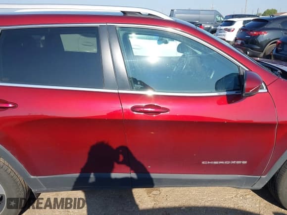 ✅ 2019 Jeep Cherokee Limited • VIN: 1C4PJLDB0KD356937 • Лот: 42681806. Опубликован ранее на IAAI с пробегом 105 682 миль. Бесплатный доступ к архиву аукционных продаж из США и подробный отчёт об истории автомобиля на DreamBid. Изображение 13.