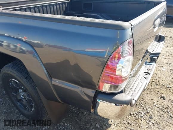 ✅ 2011 Toyota Tacoma PreRunner • VIN: 3TMJU4GN0BM110452 • Lot: 43183116. Listed on IAAI with 233,826 mi. Free auction sales archive from the USA and detailed vehicle history report at DreamBid. Image 20.