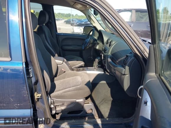 ✅ 2004 Jeep Liberty Limited • VIN: 1J8GL58K64W145421 • Лот: 42633103. Опубликован ранее на IAAI с пробегом 142 770 миль. Бесплатный доступ к архиву аукционных продаж из США и подробный отчёт об истории автомобиля на DreamBid. Изображение 5.