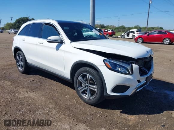 ✅ 2018 Mercedes-Benz GLC 300 • VIN: WDC0G4JBXJV015557 • Lot: 43472903. Wystawiony na IAAI z przebiegiem 17 964 mil. Bezpłatny archiwum sprzedaży aukcyjnych z USA i szczegółowy raport historii pojazdu na DreamBid. Zdjęcie 1.