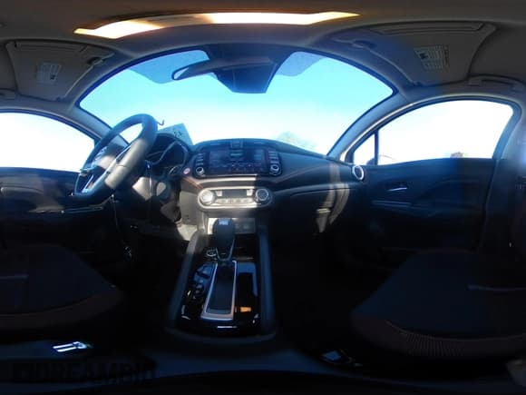 ✅ 2024 Nissan Versa SR • VIN: 3N1CN8FV9RL921121 • Lot: 43031422. Wystawiony na IAAI z przebiegiem 19 167 mil. Bezpłatny archiwum sprzedaży aukcyjnych z USA i szczegółowy raport historii pojazdu na DreamBid. Zdjęcie 18.