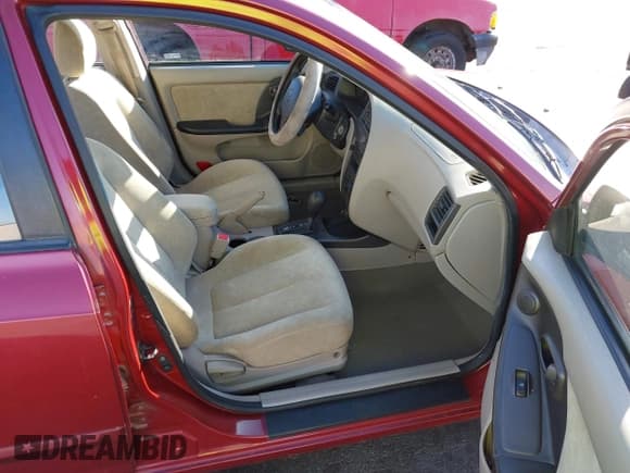 ✅ 2003 Hyundai Elantra GLS • VIN: KMHDN45D13U523350 • Lot: 41355829. Wystawiony na IAAI z przebiegiem 137 140 mil. Bezpłatny archiwum sprzedaży aukcyjnych z USA i szczegółowy raport historii pojazdu na DreamBid. Zdjęcie 5.