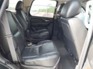 ✅ 2011 GMC Yukon SLT • VIN: 1GKS1CE00BR178946 • Lot: 42538923. Wystawiony na IAAI z przebiegiem 327 843 mil. Bezpłatny archiwum sprzedaży aukcyjnych z USA i szczegółowy raport historii pojazdu na DreamBid. Zdjęcie 8.