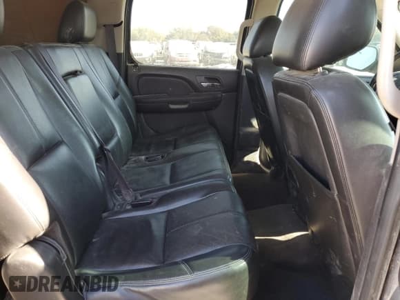 ✅ 2013 Chevrolet Suburban LT • VIN: 1GNSKJE76DR256053 • Lot: 76566454. Wystawiony na Copart z przebiegiem 258 788 mil. Bezpłatny archiwum sprzedaży aukcyjnych z USA i szczegółowy raport historii pojazdu na DreamBid. Zdjęcie 11.