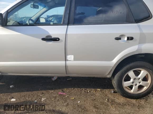 2006 Hyundai Tucson GL с VIN KM8JM12B56U462483, выставлен на аукционе Copart как лот 73651004 с пробегом 105 350 миль миль и На запчасти • Non repairable. История ставок и продаж доступна на DreamBid. Изображение 12.