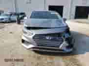 2021 Hyundai Accent SE z VIN 3KPC24A63ME140543, wystawiony jako Copart lot #57723063 z przebiegiem Nie podano mil oraz . Historia ofert i sprzedaży dostępna na DreamBid. Obrazek 5.