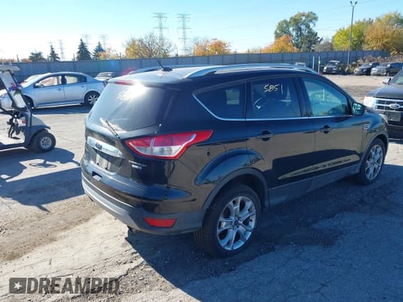 ✅ 2014 Ford Escape Titanium • VIN: 1FMCU9J93EUA67819 • Lot: 43595851. Wystawiony na IAAI z przebiegiem 165 622 mil. Bezpłatny archiwum sprzedaży aukcyjnych z USA i szczegółowy raport historii pojazdu na DreamBid. Zdjęcie 4.