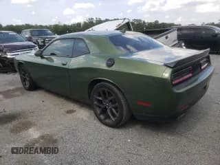 ✅ 2022 Dodge Challenger SXT • VIN: 2C3CDZAG9NH151735 • Lot: 65653964. Wystawiony na Copart z przebiegiem 57 310 mil. Bezpłatny archiwum sprzedaży aukcyjnych z USA i szczegółowy raport historii pojazdu na DreamBid. Zdjęcie 2.