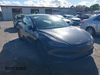 ✅ 2024 Tesla Model 3 • VIN: 5YJ3E1EA9RF737721 • Lot: 43581026. Wystawiony na IAAI z przebiegiem 11 472 mil. Bezpłatny archiwum sprzedaży aukcyjnych z USA i szczegółowy raport historii pojazdu na DreamBid. Zdjęcie 1.