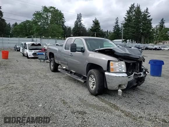 2007 Chevrolet Silverado 2500HD LTZ z VIN 1GCHK29617E602323, wystawiony jako Copart lot #57608705 z przebiegiem 194 719 mil mil oraz Szkoda całkowita • Salvage title. Historia ofert i sprzedaży dostępna na DreamBid. Obrazek 13.