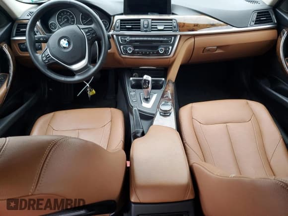 ✅ 2015 BMW 3 Series 328i xDrive • VIN: WBA3B5G5XFNS12127 • Лот: 89934235. Опубликован ранее на Copart с пробегом 63 088 миль. Бесплатный доступ к архиву аукционных продаж из США и подробный отчёт об истории автомобиля на DreamBid. Изображение 8.