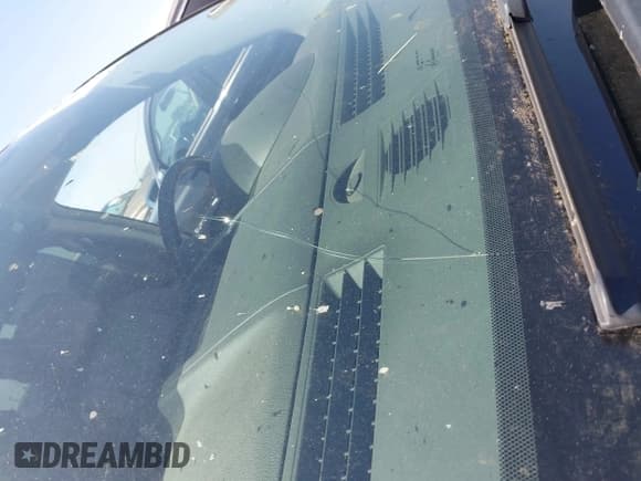 ✅ 2011 Volkswagen Routan SE • VIN: 2V4RW3DGXBR805002 • Lot: 42281499. Listed on IAAI with 139,913 mi. Free auction sales archive from the USA and detailed vehicle history report at DreamBid. Image 6.