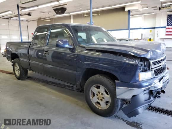 ✅ 2006 Chevrolet Silverado 1500 LS • VIN: 2GCEK19B861135914 • Lot: 75017414. Wystawiony na Copart z przebiegiem 183 185 mil mil. Skorzystaj z bezpłatnego archiwum sprzedaży aukcyjnych z USA i zobacz szczegółowy raport historii pojazdu na DreamBid. Zdjęcie 4.