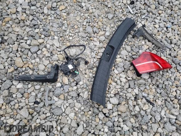 ✅ 2015 Hyundai Santa Fe Limited • VIN: 5XYZUDLA1FG298889 • Лот: 49034334. Опубликован ранее на Copart с пробегом 129 201 миль. Бесплатный доступ к архиву аукционных продаж из США и подробный отчёт об истории автомобиля на DreamBid. Изображение 14.