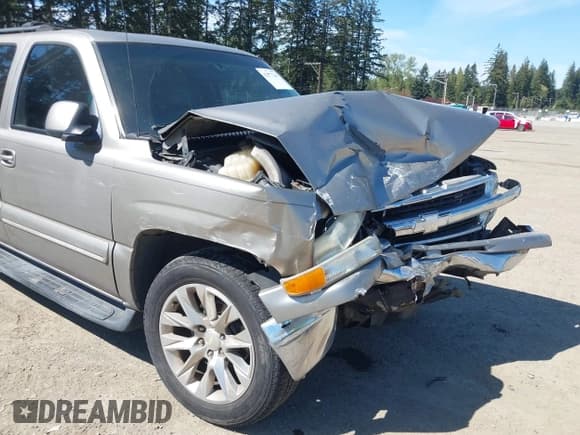 ✅ 2003 Chevrolet Suburban LT • VIN: 3GNEC16Z23G155942 • Lot: 42077249. Listed on IAAI with 218,465 mi. Free auction sales archive from the USA and detailed vehicle history report at DreamBid. Image 6.