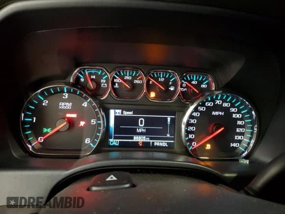 ✅ 2018 Chevrolet Silverado 1500 LT • VIN: 1GCVKREC5JZ158337 • Lot: 82138395. Wystawiony na Copart z przebiegiem 86 805 mil. Bezpłatny archiwum sprzedaży aukcyjnych z USA i szczegółowy raport historii pojazdu na DreamBid. Zdjęcie 9.