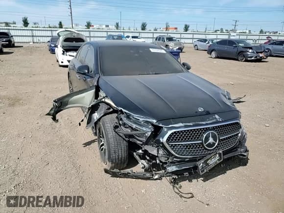 ✅ 2025 Mercedes-Benz E 350 • VIN: W1KLF4HB2SA110981 • Lot: 70724535. Wystawiony na Copart z przebiegiem 8 938 mil. Bezpłatny archiwum sprzedaży aukcyjnych z USA i szczegółowy raport historii pojazdu na DreamBid. Zdjęcie 13.