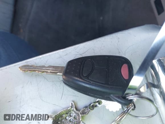 ✅ 2006 Jeep Commander • VIN: 1J8HH48NX6C330781 • Lot: 41604799. Listed on IAAI with 117,200 mi. Free auction sales archive from the USA and detailed vehicle history report at DreamBid. Image 11.