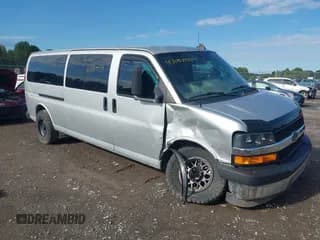 ✅ 2019 Chevrolet Express Passenger LT • VIN: 1GAZGPFGXK1228870 • Lot: 43057715. Wystawiony na IAAI z przebiegiem 89 246 mil. Bezpłatny archiwum sprzedaży aukcyjnych z USA i szczegółowy raport historii pojazdu na DreamBid. Zdjęcie 1.