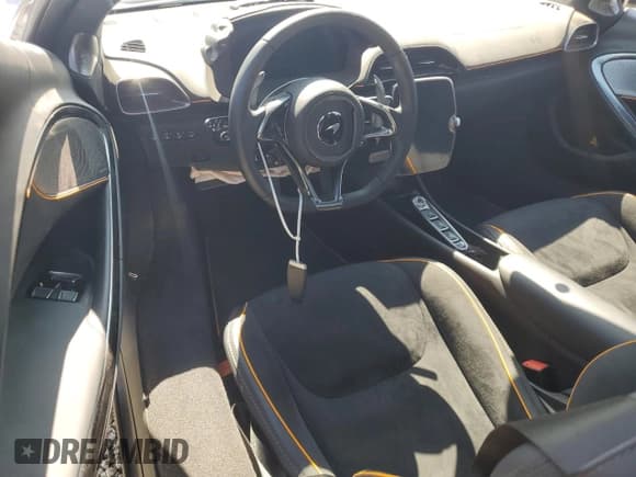 ✅ 2023 McLaren Artura • VIN: SBM16AEA8PW001339 • Lot: 65218394. Wystawiony na Copart z przebiegiem 1 954 mil. Bezpłatny archiwum sprzedaży aukcyjnych z USA i szczegółowy raport historii pojazdu na DreamBid. Zdjęcie 8.