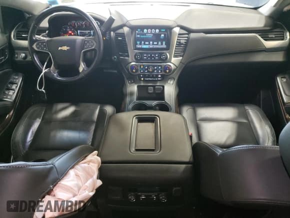 ✅ 2019 Chevrolet Suburban LT • VIN: 1GNSKHKC1KR212629 • Lot: 79246744. Wystawiony na Copart z przebiegiem 82 974 mil. Bezpłatny archiwum sprzedaży aukcyjnych z USA i szczegółowy raport historii pojazdu na DreamBid. Zdjęcie 8.