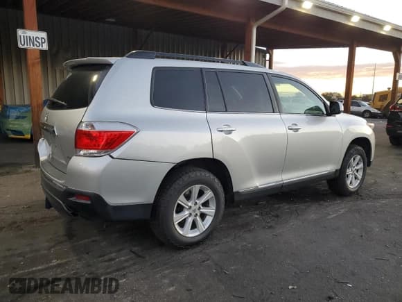 ✅ 2011 Toyota Highlander SE • VIN: 5TDBK3EH0BS069029 • Lot: 86654315. Listed on Copart with 95,296 mi. Free auction sales archive from the USA and detailed vehicle history report at DreamBid. Image 3.