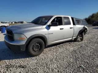2009 Dodge 1500 SLT с VIN 1D3HV18T89S824300, выставлен на аукционе Copart как лот 73160654 с пробегом 208 989 миль миль и Списание • Salvage title. История ставок и продаж доступна на DreamBid. Изображение 1.