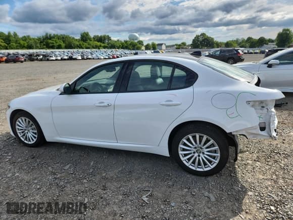 ✅ 2022 Alfa Romeo Giulia • VIN: ZARFANANXN7660310 • Lot: 64647515. Wystawiony na Copart z przebiegiem 19 833 mil. Bezpłatny archiwum sprzedaży aukcyjnych z USA i szczegółowy raport historii pojazdu na DreamBid. Zdjęcie 2.
