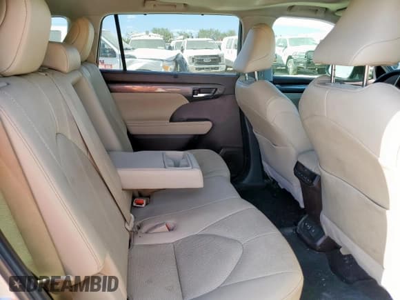 ✅ 2022 Toyota Highlander Limited • VIN: 5TDYZRAH6NS098313 • Лот: 70572945. Опубликован ранее на Copart с пробегом 18 168 миль. Бесплатный доступ к архиву аукционных продаж из США и подробный отчёт об истории автомобиля на DreamBid. Изображение 10.