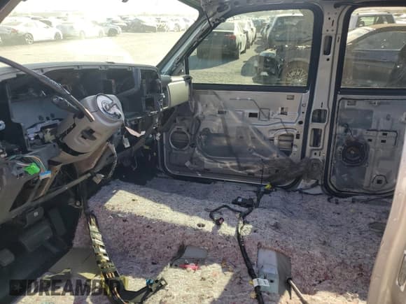 ✅ 2004 GMC Yukon Denali • VIN: 1GKEK63U34J142090 • Lot: 81115705. Wystawiony na Copart z przebiegiem Nie podano. Bezpłatny archiwum sprzedaży aukcyjnych z USA i szczegółowy raport historii pojazdu na DreamBid. Zdjęcie 7.