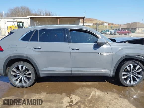 ✅ 2023 Volkswagen Atlas SEL Premium R-Line • VIN: 1V2FE2CA6PC206412 • Lot: 41801027. Wystawiony na IAAI z przebiegiem 64 898 mil. Bezpłatny archiwum sprzedaży aukcyjnych z USA i szczegółowy raport historii pojazdu na DreamBid. Zdjęcie 14.