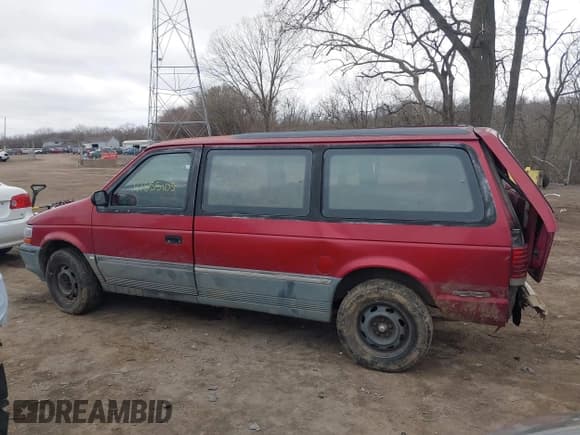 ✅ 1993 Plymouth Grand Voyager • VIN: 1P4GH54R0PX622107 • Лот: 41855105. Опубликован ранее на IAAI с пробегом 163 161 миль. Бесплатный доступ к архиву аукционных продаж из США и подробный отчёт об истории автомобиля на DreamBid. Изображение 15.