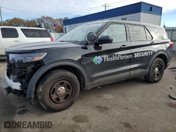 ✅ 2022 Ford Police Interceptor Utility • VIN: 1FM5K8AB5NGB49349 • Lot: 92612935. Wystawiony na Copart z przebiegiem 24 831 mil. Bezpłatny archiwum sprzedaży aukcyjnych z USA i szczegółowy raport historii pojazdu na DreamBid. Zdjęcie 1.