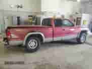1999 Dodge Dakota SLT z VIN 1B7GG22X0XS197699, wystawiony jako Copart lot #61057935 z przebiegiem 147 833 mil mil oraz Szkoda całkowita • Salvage title. Historia ofert i sprzedaży dostępna na DreamBid. Obrazek 3.