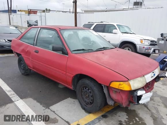 ✅ 1993 Ford Escort • VIN: 1FAPP11JXPW353009 • Лот: 41808705. Опубликован ранее на IAAI с пробегом 84 330 миль. Бесплатный доступ к архиву аукционных продаж из США и подробный отчёт об истории автомобиля на DreamBid. Изображение 1.