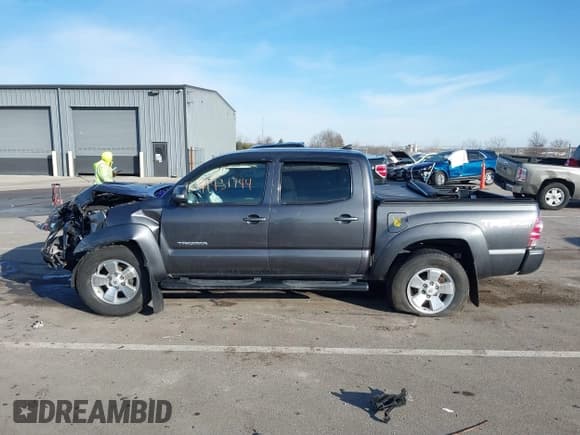 ✅ 2015 Toyota Tacoma • VIN: 3TMLU4EN5FM175671 • Лот: 41431744. Опубликован ранее на IAAI с пробегом 109 189 миль. Бесплатный доступ к архиву аукционных продаж из США и подробный отчёт об истории автомобиля на DreamBid. Изображение 14.