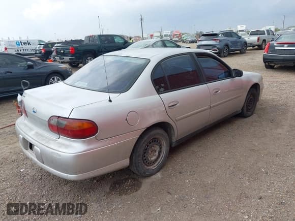 ✅ 2004 Chevrolet Malibu Classic • VIN: 1G1ND52F34M559994 • Лот: 43732690. Опубликован ранее на IAAI с пробегом 253 404 миль. Бесплатный доступ к архиву аукционных продаж из США и подробный отчёт об истории автомобиля на DreamBid. Изображение 4.