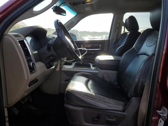 ✅ 2012 Ram 2500 Laramie Longhorn • VIN: 3C6UD5GL9CG199446 • Lot: 80733475. Wystawiony na Copart z przebiegiem 135 021 mil. Bezpłatny archiwum sprzedaży aukcyjnych z USA i szczegółowy raport historii pojazdu na DreamBid. Zdjęcie 7.