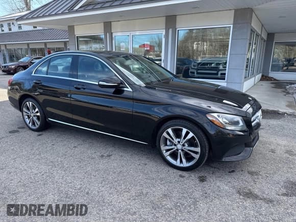 ✅ 2015 Mercedes-Benz C 300 Luxury • VIN: 55SWF4KB6FU080735 • Lot: 41709744. Wystawiony na IAAI z przebiegiem 122 005 mil. Bezpłatny archiwum sprzedaży aukcyjnych z USA i szczegółowy raport historii pojazdu na DreamBid. Zdjęcie 1.