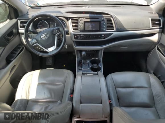 ✅ 2017 Toyota Highlander LE • VIN: 5TDBZRFH4HS431174 • Lot: 63752025. Listed on Copart with 476,014 mi. Free auction sales archive from the USA and detailed vehicle history report at DreamBid. Image 8.