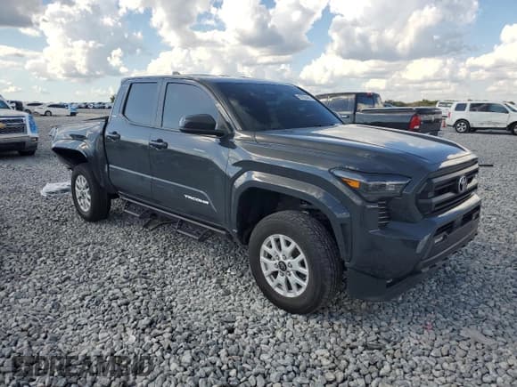 ✅ 2024 Toyota Tacoma SR5 • VIN: 3TYLB5JN3RT032440 • Lot: 82655455. Wystawiony na Copart z przebiegiem 31 209 mil. Bezpłatny archiwum sprzedaży aukcyjnych z USA i szczegółowy raport historii pojazdu na DreamBid. Zdjęcie 4.