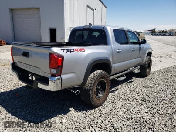 ✅ 2019 Toyota Tacoma TRD Off Road • VIN: 5TFCZ5ANXKX177823 • Lot: 68167075. Wystawiony na Copart z przebiegiem 134 818 mil. Bezpłatny archiwum sprzedaży aukcyjnych z USA i szczegółowy raport historii pojazdu na DreamBid. Zdjęcie 3.